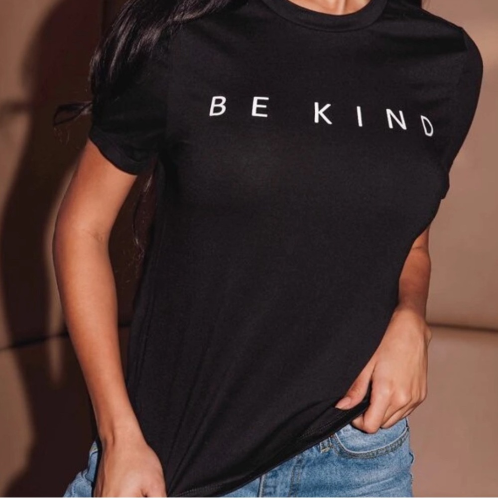Black short sleeve tee